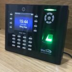 Máy chấm công Wise eye 9089 / 8000 vân tay / giao dịch 200000 lần