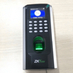 Máy chấm công & kiểm soát cửa ZKTeco F7PLus / 2000 vân tay / giao dịch 100000 lần