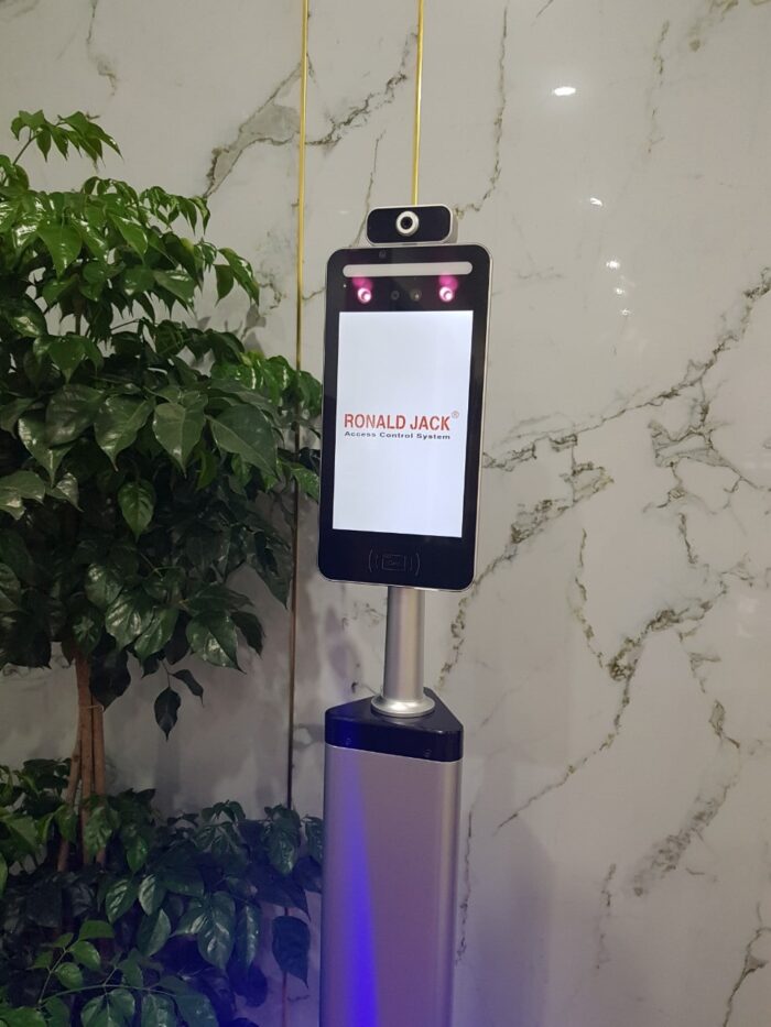 Máy chấm công Ronald Jack AI08T / 50000 khuôn mặt / 50000 thẻ / QRcode / giao dịch 500000 lần / quét qua khẩu trang / đo thân nhiệt